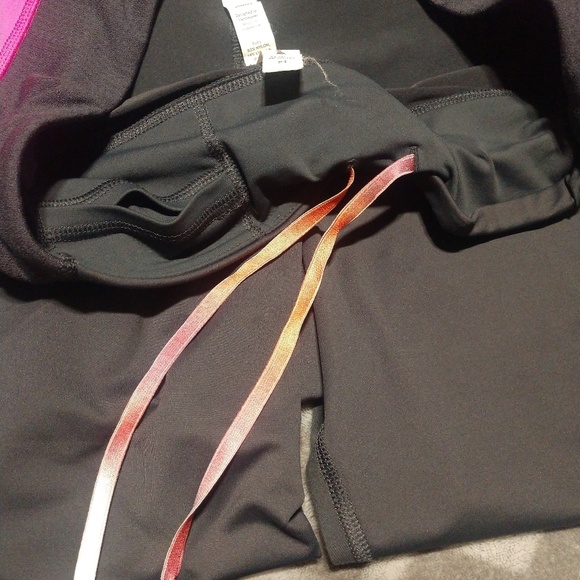 Lululemon sz12 - Picture 3 of 6